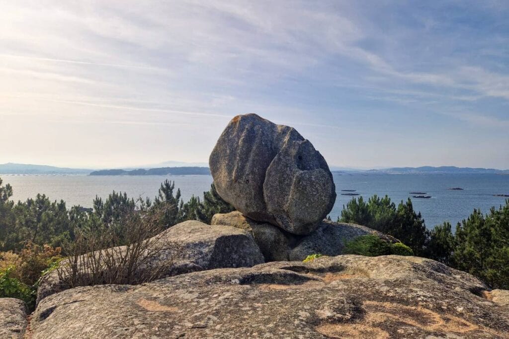 A Pedra da Moura, A Pobra do Caramiñal
